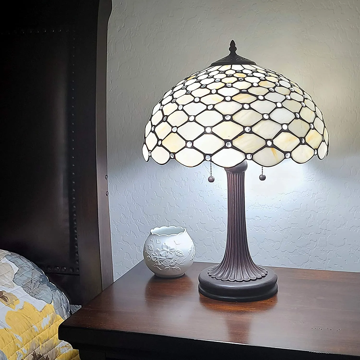 Amora Lighting AM1041TL16B Tiffany Style Chandelle Table Lamp 25" High