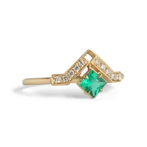 Artio Ring with Emerald