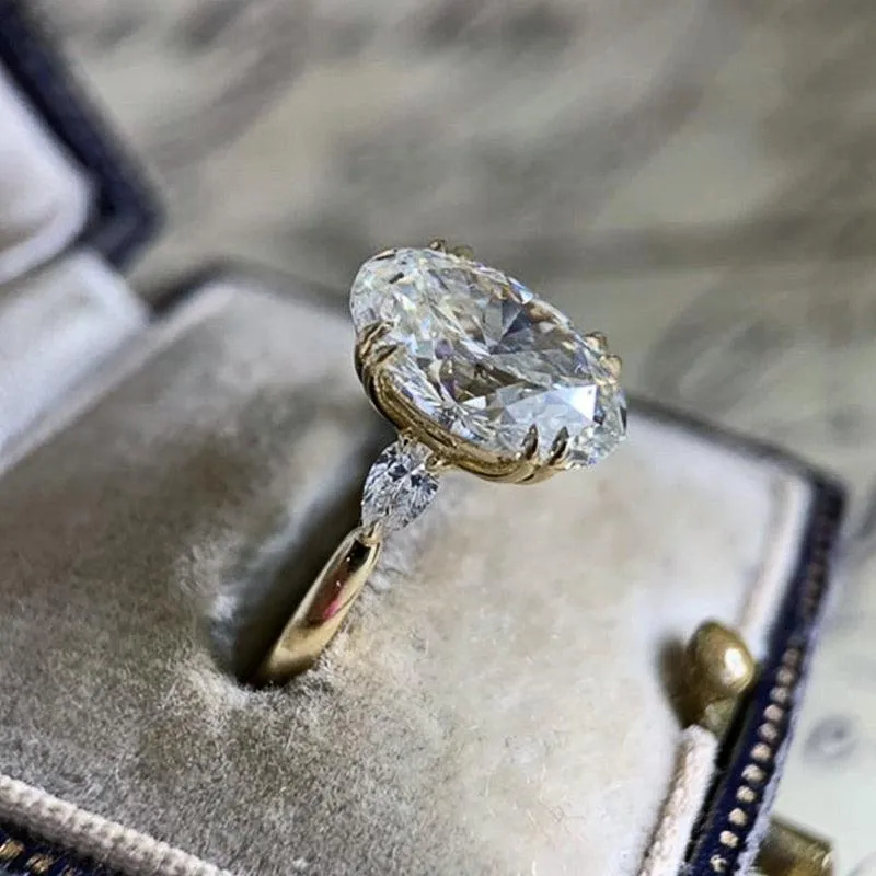 Beautiful Oval-shaped Delicate Vintage Style AAA  CZ Diamonds Luxury Fashion Ring