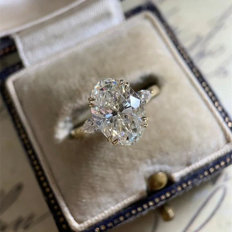 Beautiful Oval-shaped Delicate Vintage Style AAA  CZ Diamonds Luxury Fashion Ring