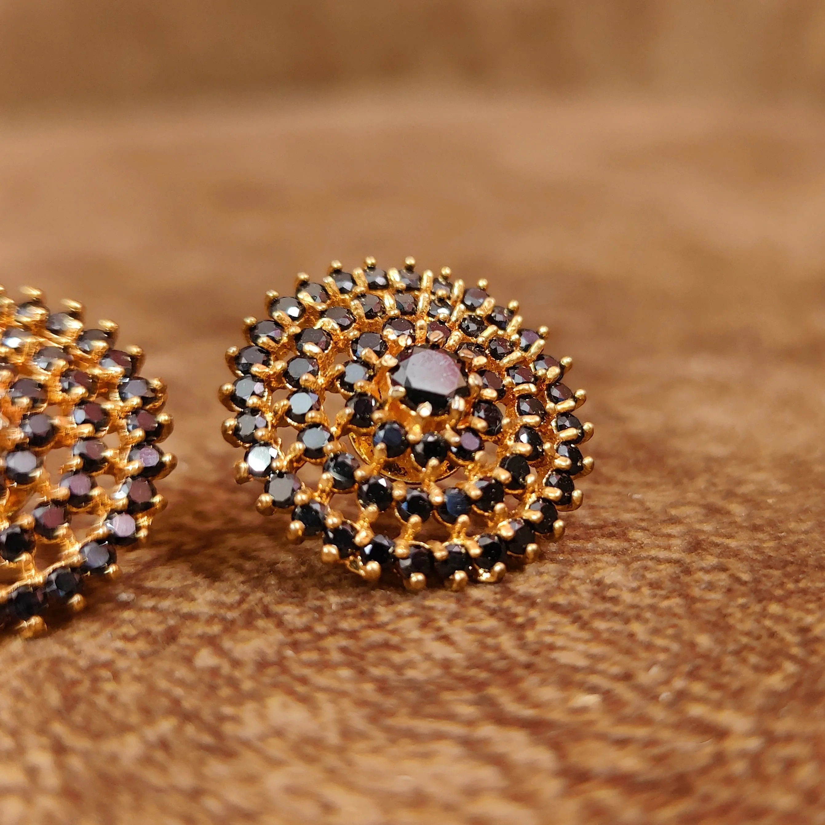Black round shaped fine studs