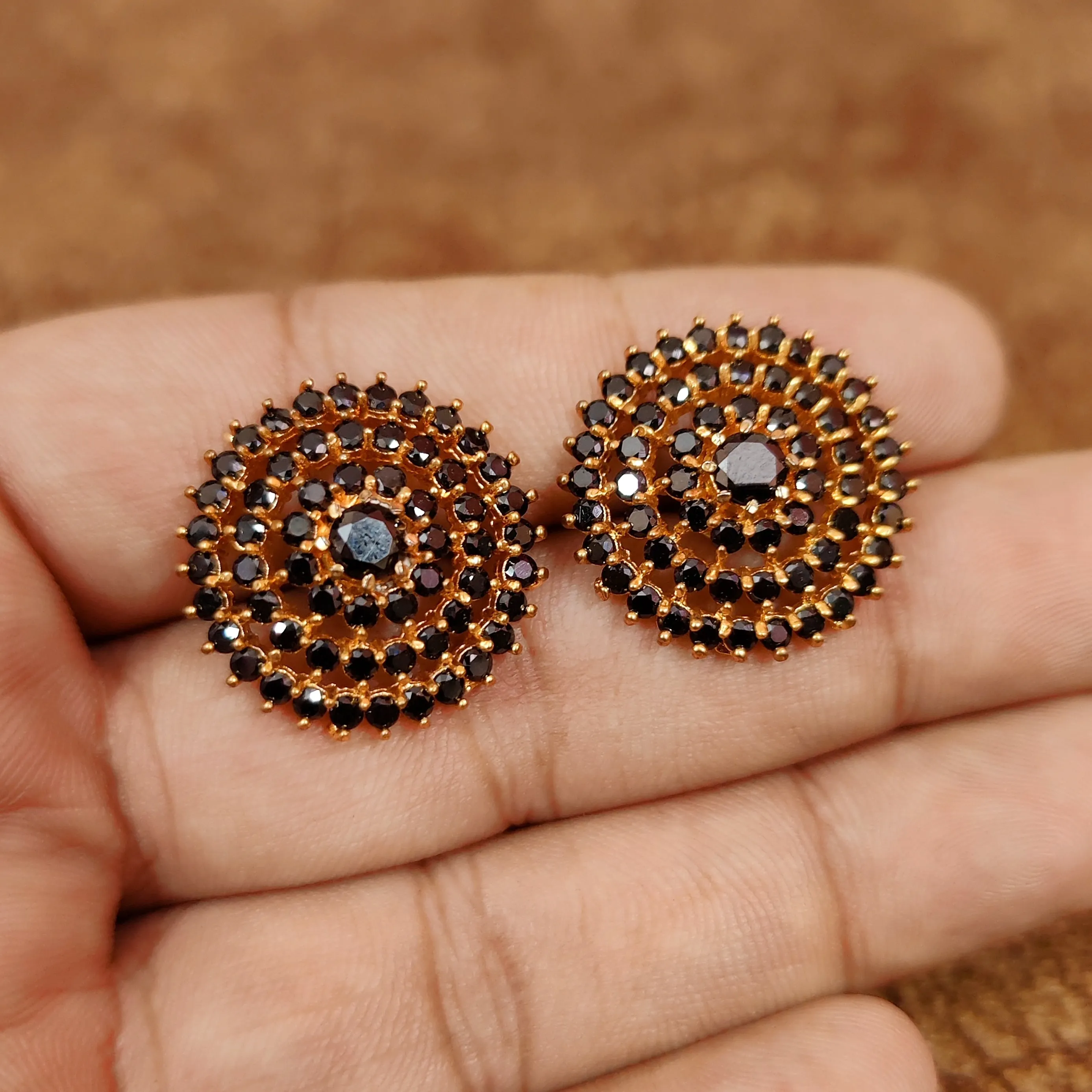 Black round shaped fine studs