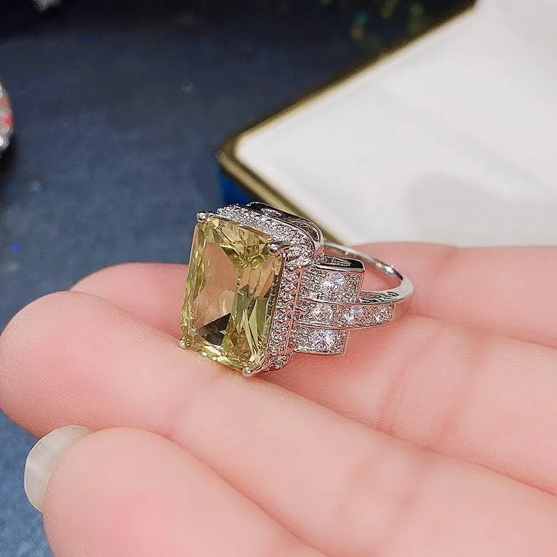 Brilliant High Quality AAA  Cubic Zirconia Delicate Anniversary Ring