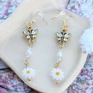 Butterfly & Daisy Dangle Earrings – Handmade Gold Drop Earrings, Cottagecore Floral Jewelry, Nature-Inspired Gift for Her