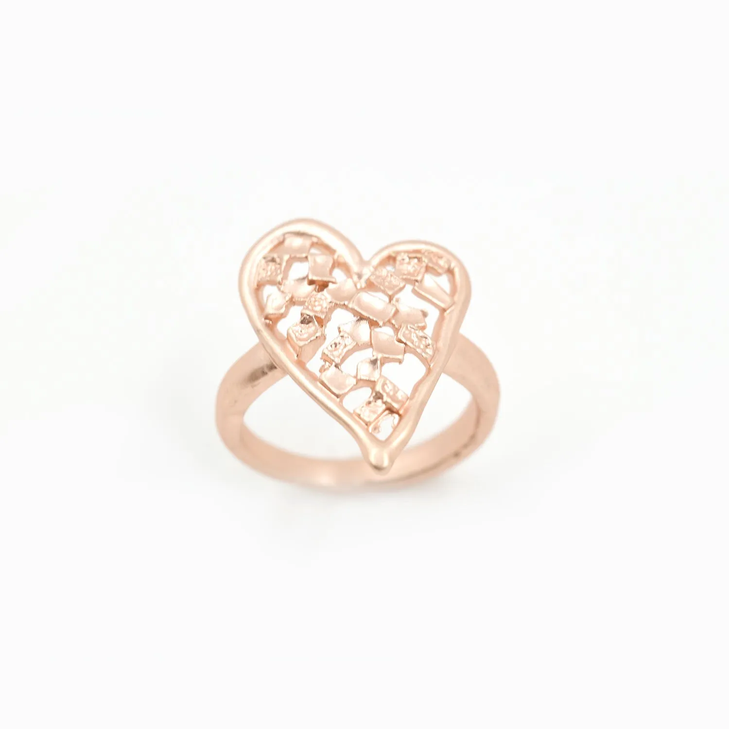 Cutout heart w/delicate square pattern ring