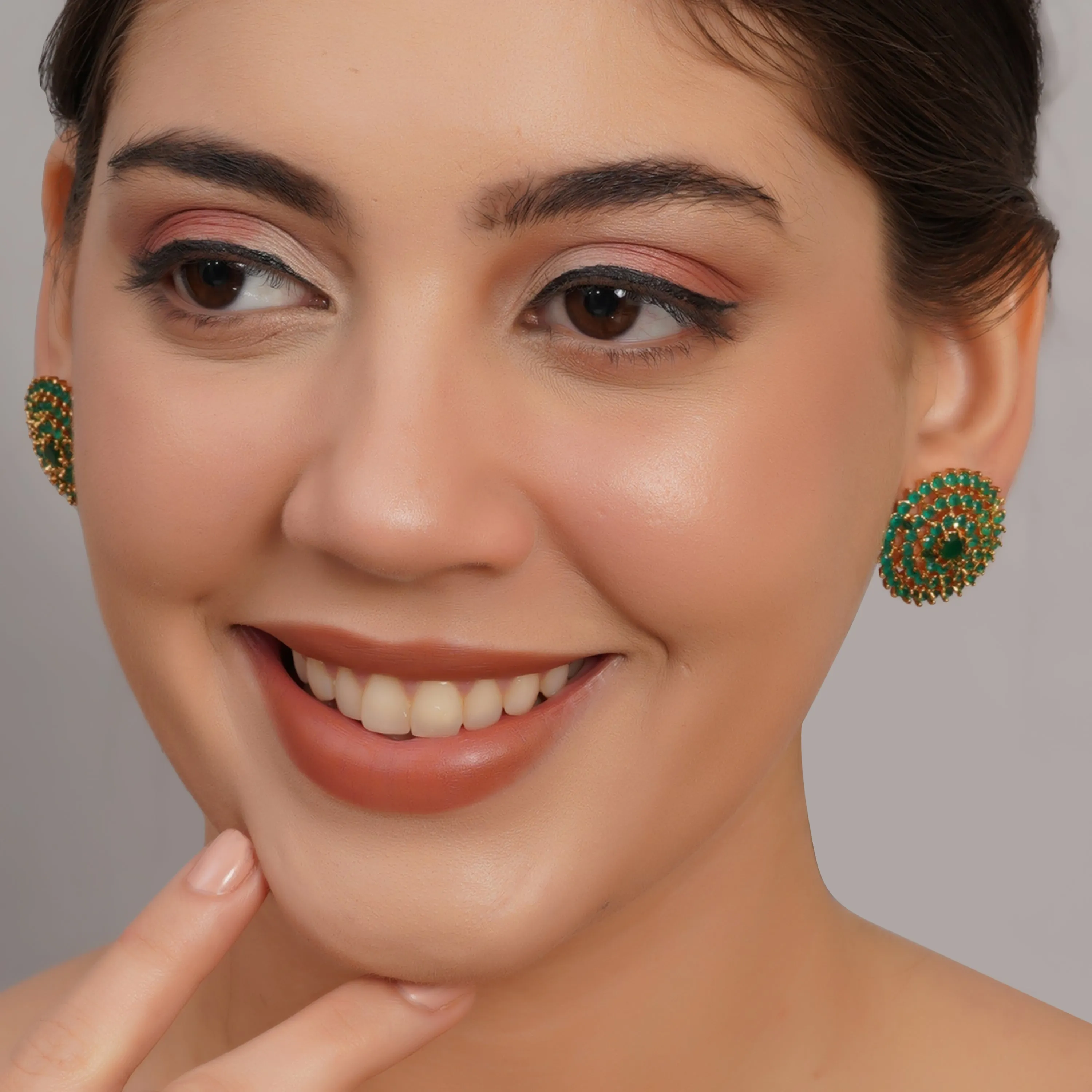 Emerald Look Round Shaped Fine Studs