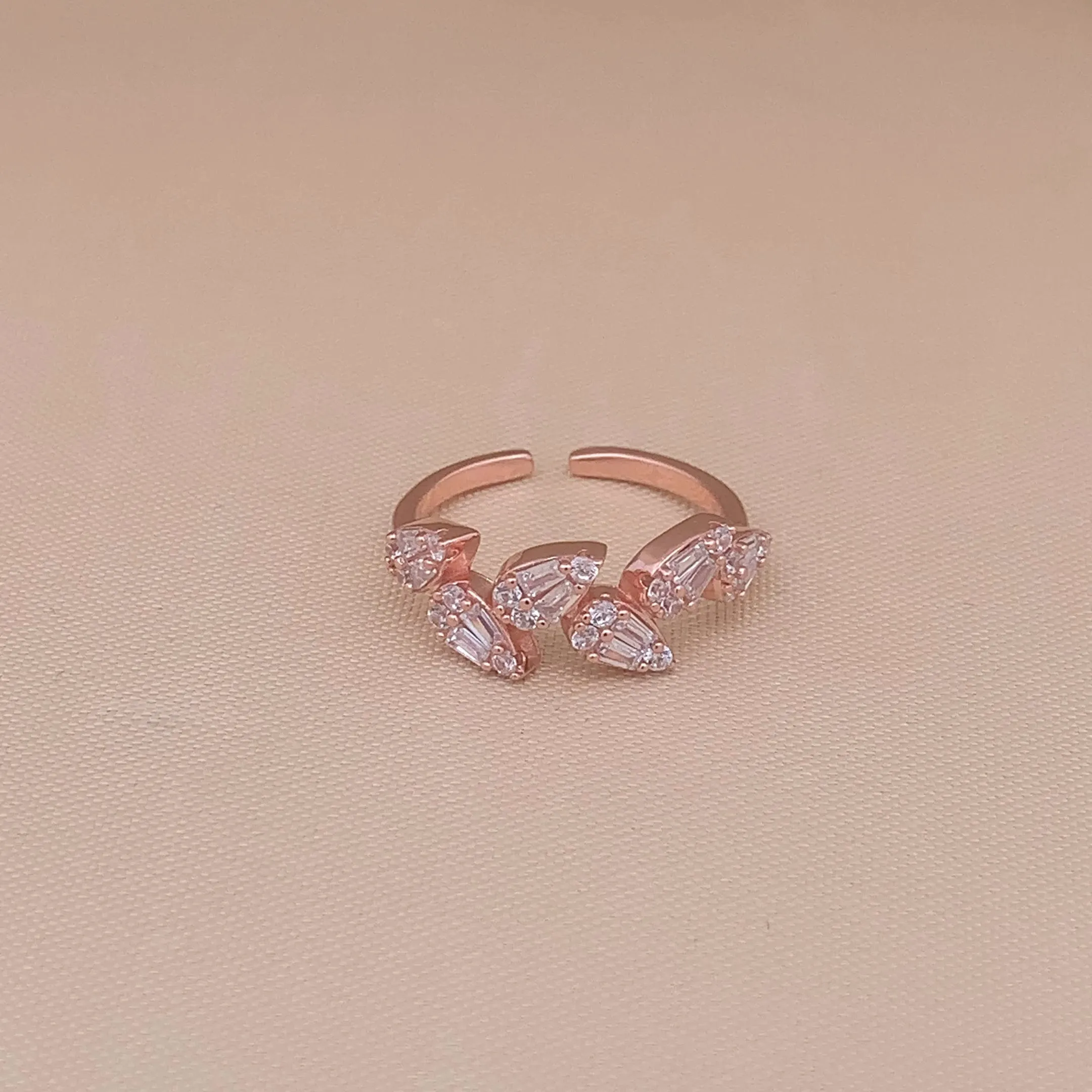 Enticing Leaves Adjustable Ring (Pure Silver)