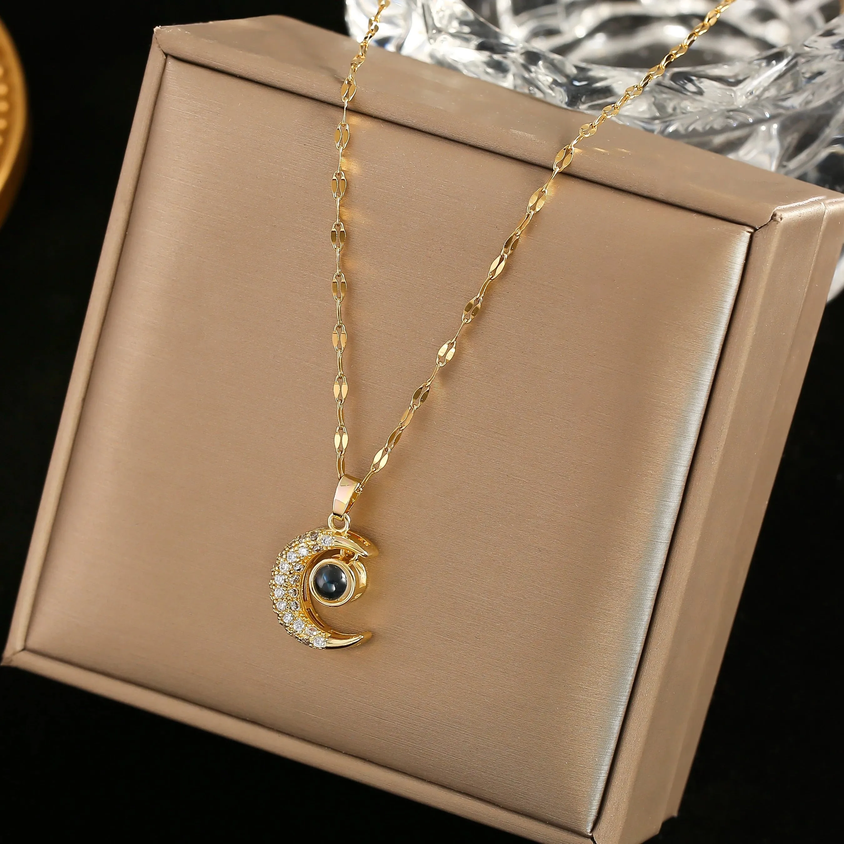 Fashion High-end Jewelry Rhombus Zircon Charm Chain Necklace Necklace Pendant for Women