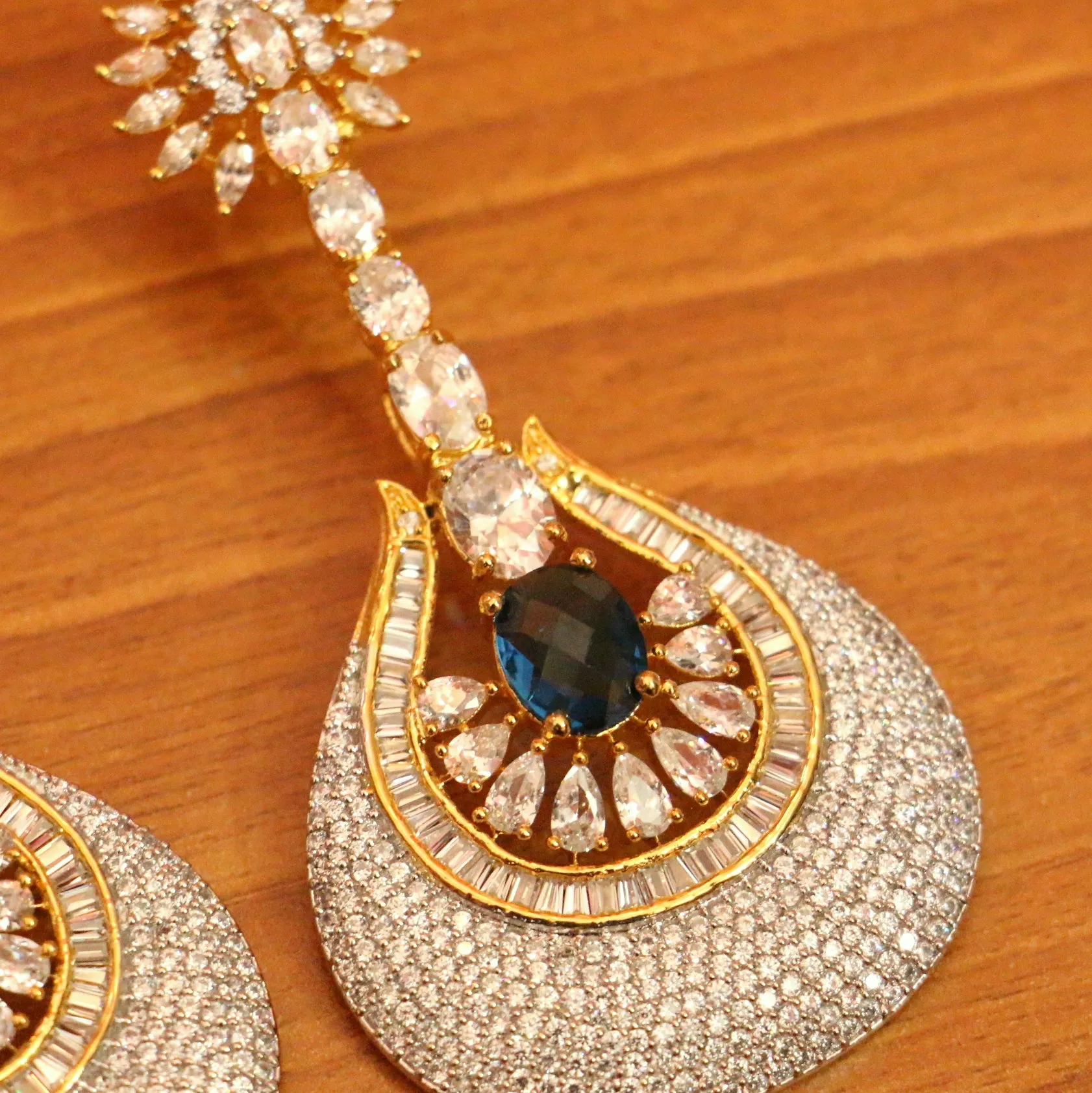 GOLD DIAMOND LOOK BLUE SAPPRIE DANGLERS