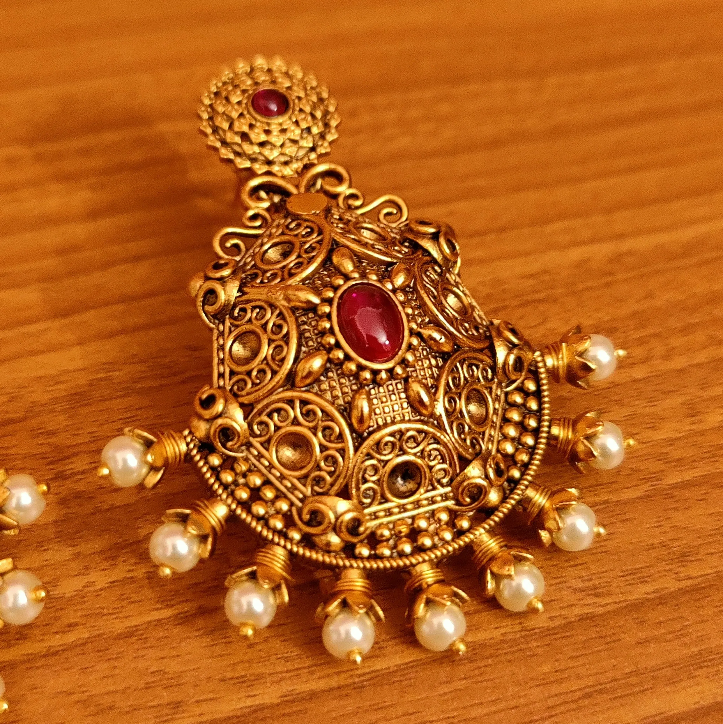 GOLD LOOK RUBY & PEARL MATT LOOK EARRINGS