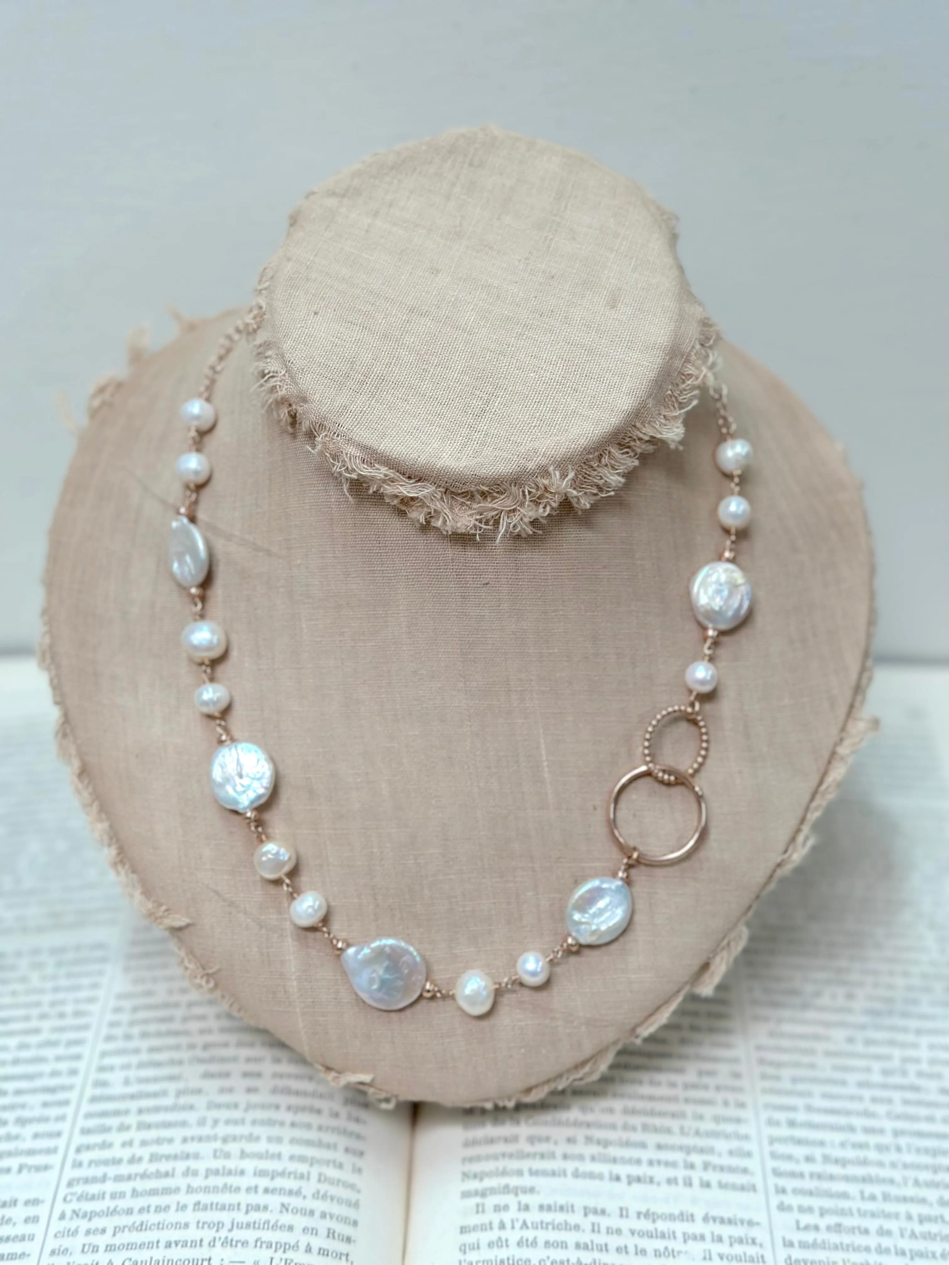 Italian Coin Pearl And Large Circle Link Short Necklace