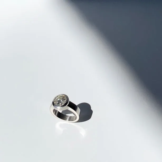 Jeffrey Levin / Ring / Engagement / Modern Solitaire Diamond / Platinum