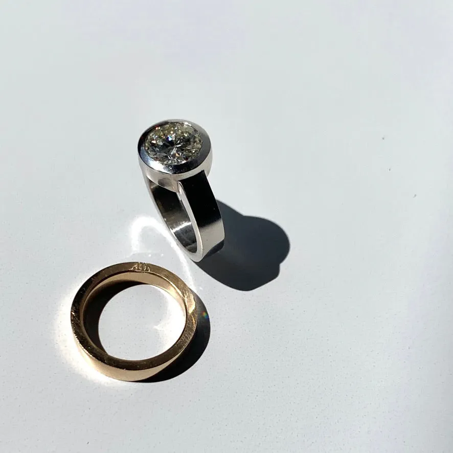 Jeffrey Levin / Ring / Engagement / Modern Solitaire Diamond / Platinum