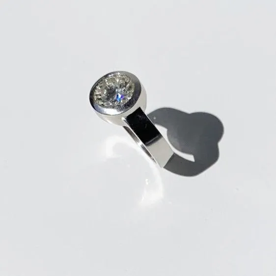 Jeffrey Levin / Ring / Engagement / Modern Solitaire Diamond / Platinum