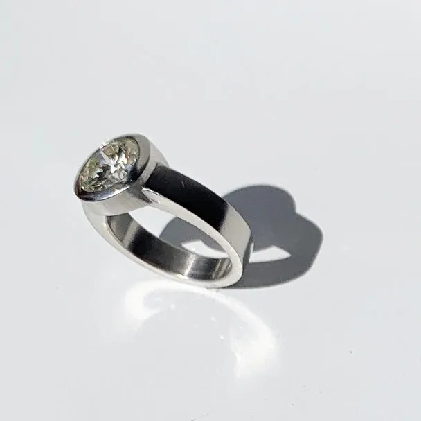 Jeffrey Levin / Ring / Engagement / Modern Solitaire Diamond / Platinum