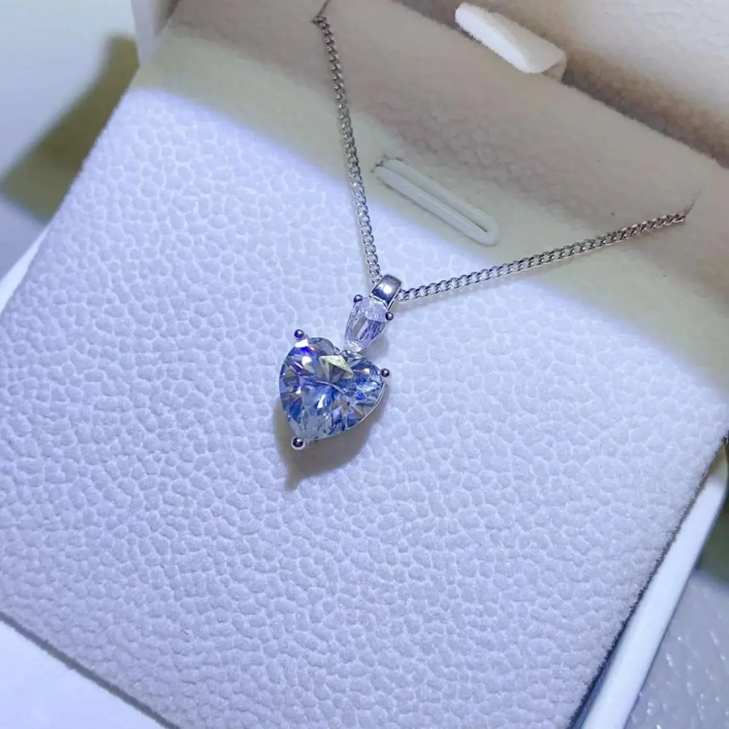 LOVCIA 2 Carat Moissanite 925 Sterling Silver Heart Pendant Necklace