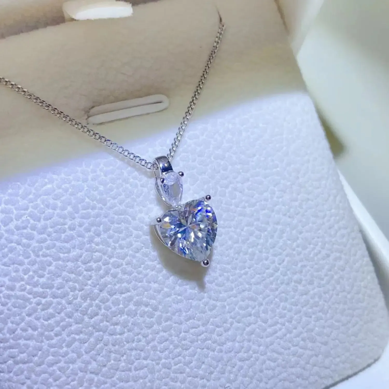 LOVCIA 2 Carat Moissanite 925 Sterling Silver Heart Pendant Necklace