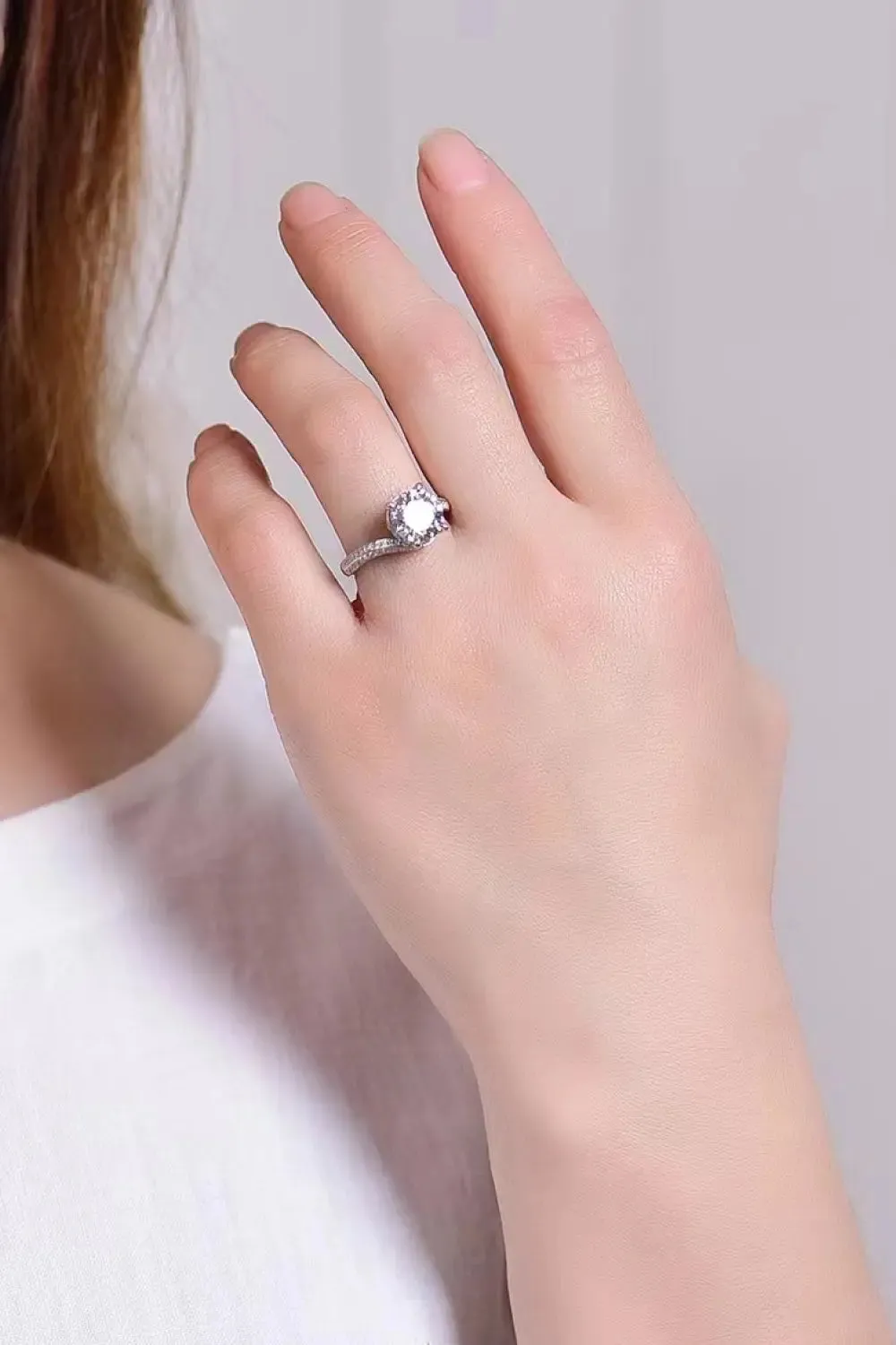 LOVCIA Keep Your Eyes On Me 3 Carat Moissanite Ring