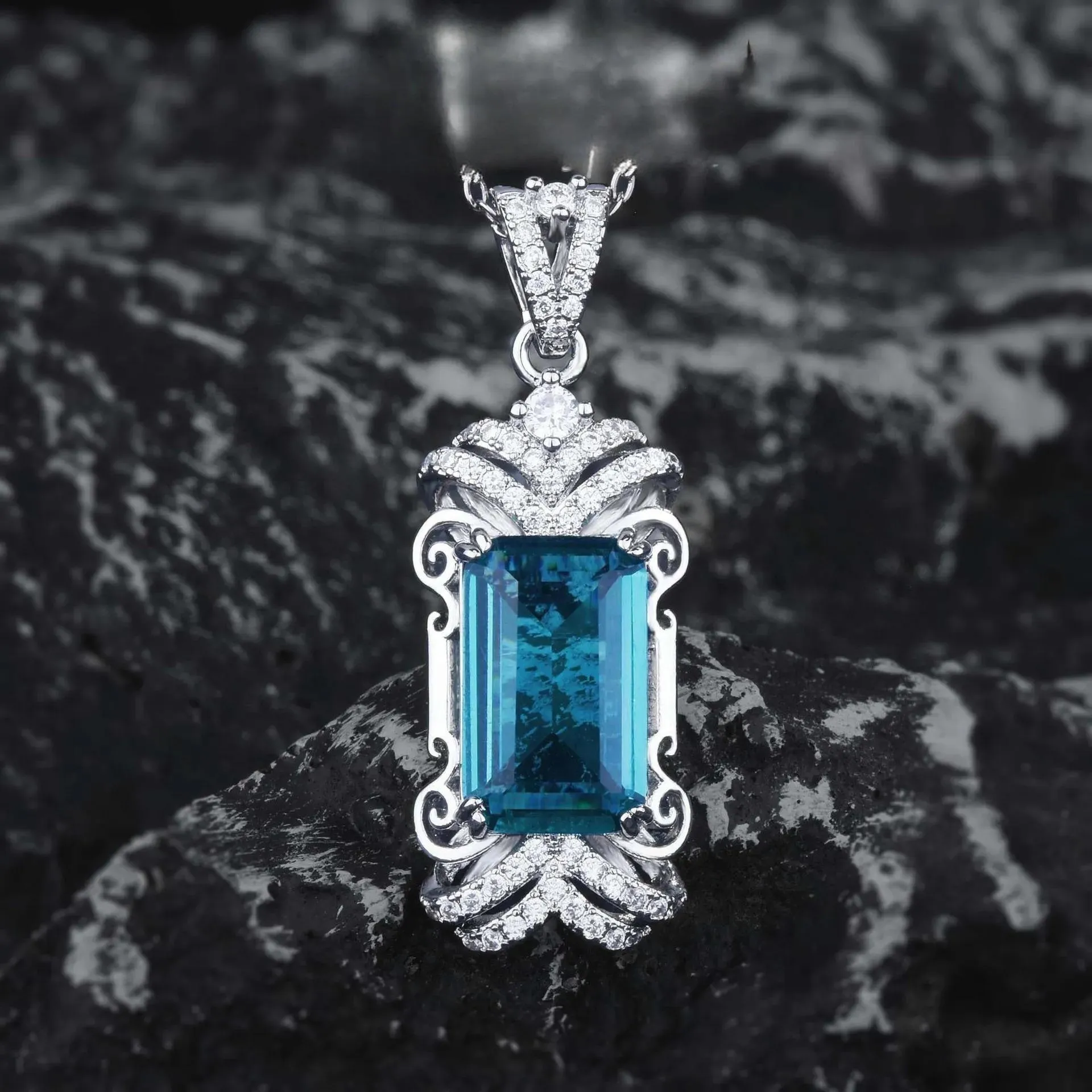 Luxury Imitated Lake Baikal London Blue Topaz Pendant Necklaces For Women