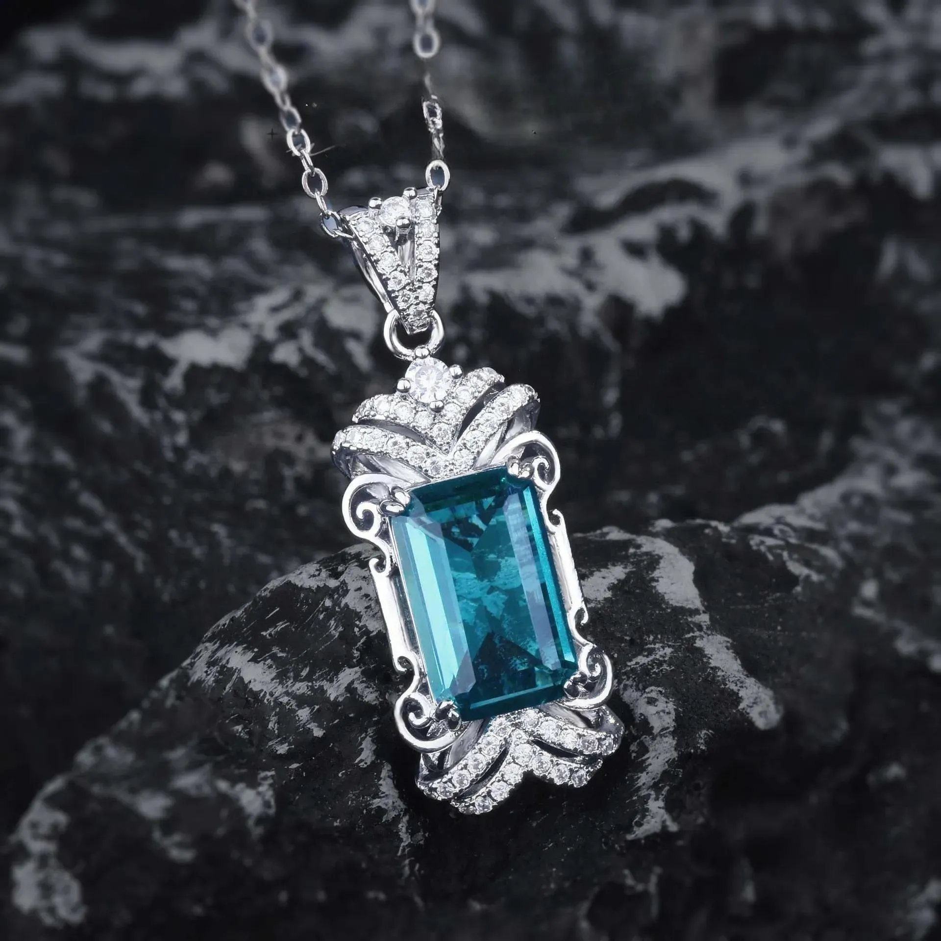 Luxury Imitated Lake Baikal London Blue Topaz Pendant Necklaces For Women