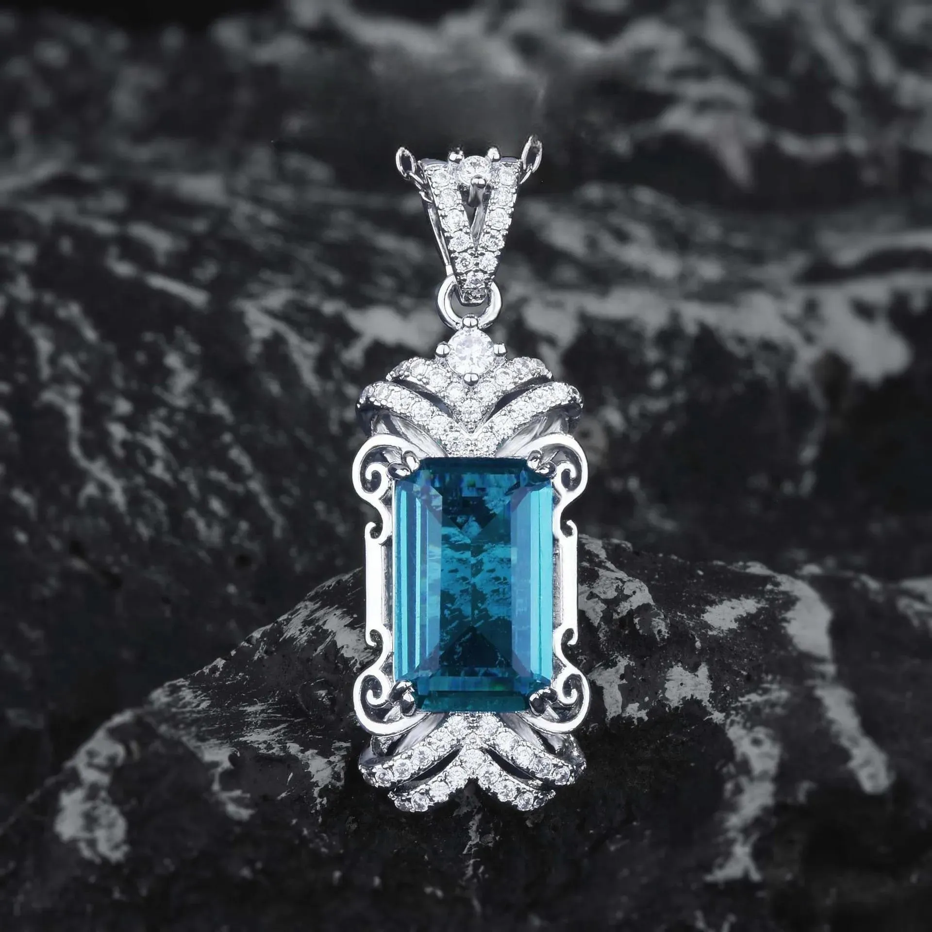 Luxury Imitated Lake Baikal London Blue Topaz Pendant Necklaces For Women