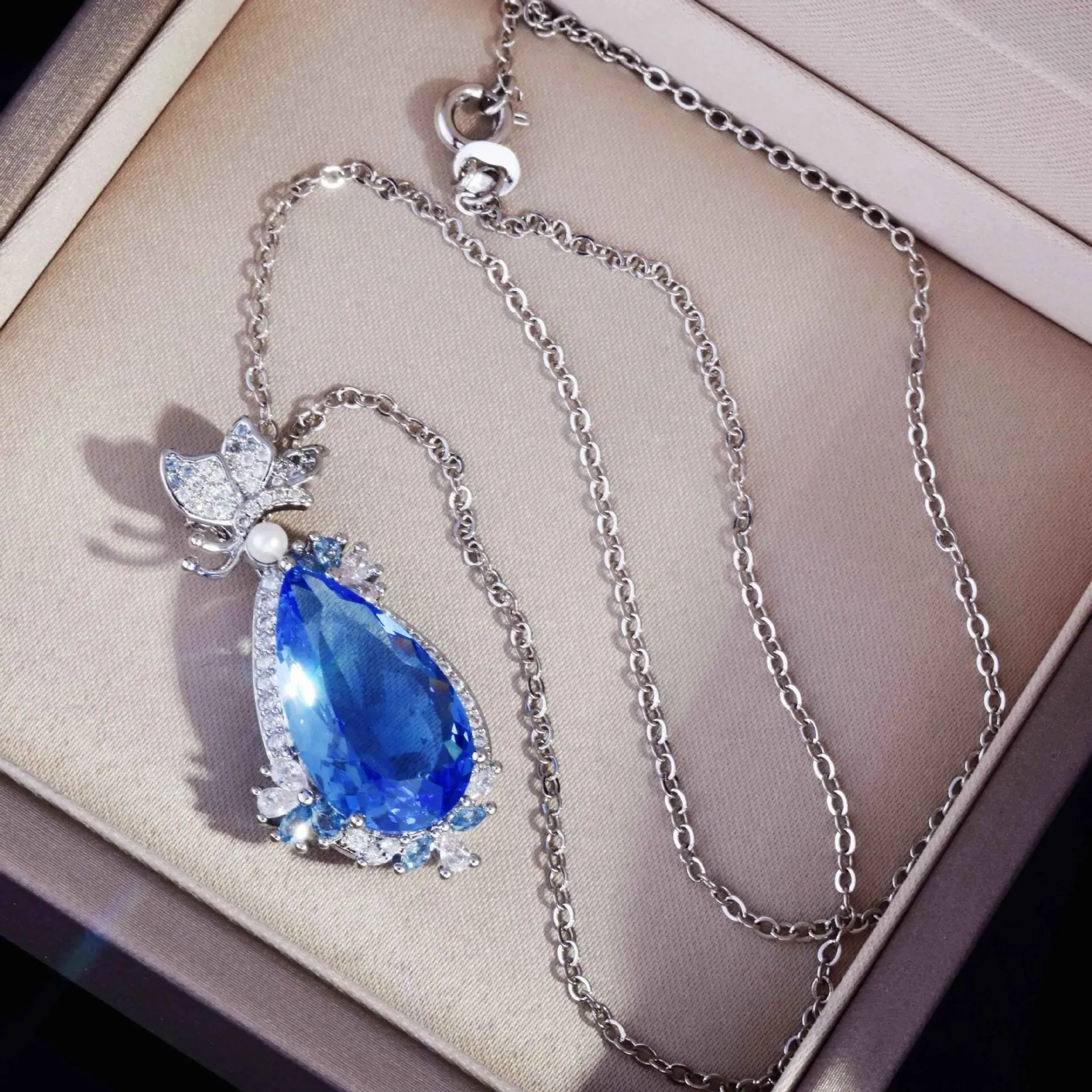 Luxury New Design Water Drop Imitate Sapphires Blue Stone Butterfly Pendant Necklace For Women