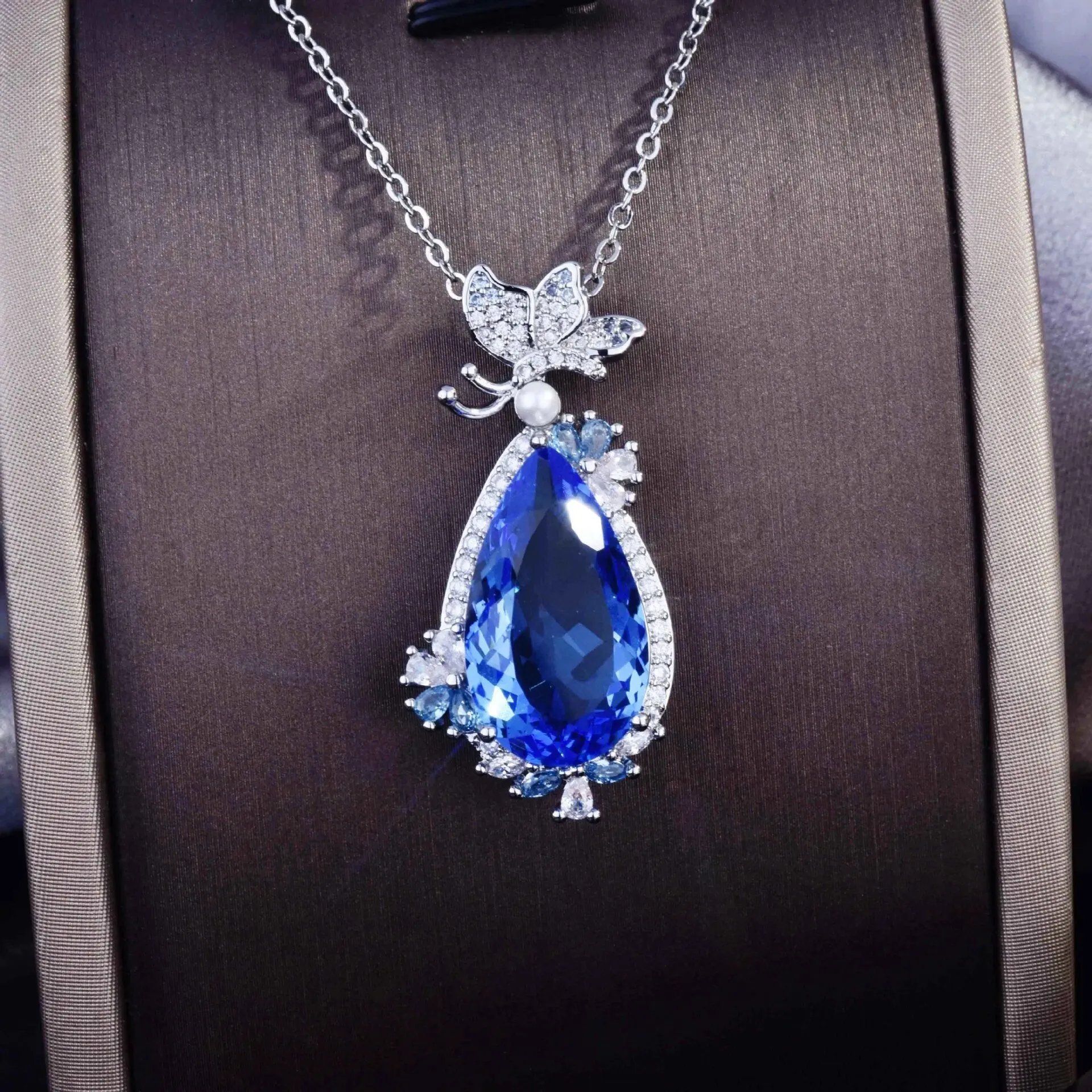 Luxury New Design Water Drop Imitate Sapphires Blue Stone Butterfly Pendant Necklace For Women