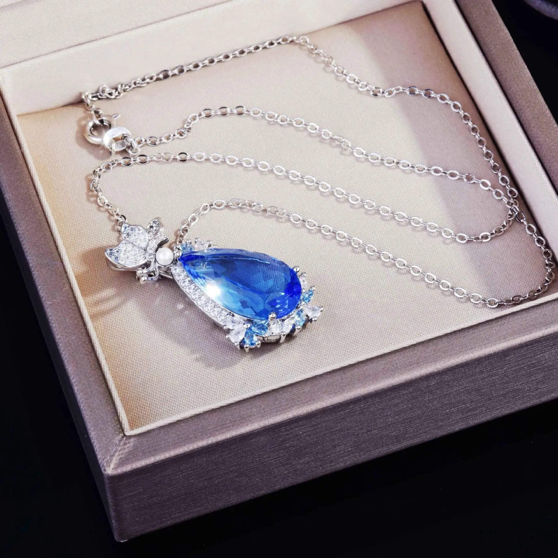 Luxury New Design Water Drop Imitate Sapphires Blue Stone Butterfly Pendant Necklace For Women