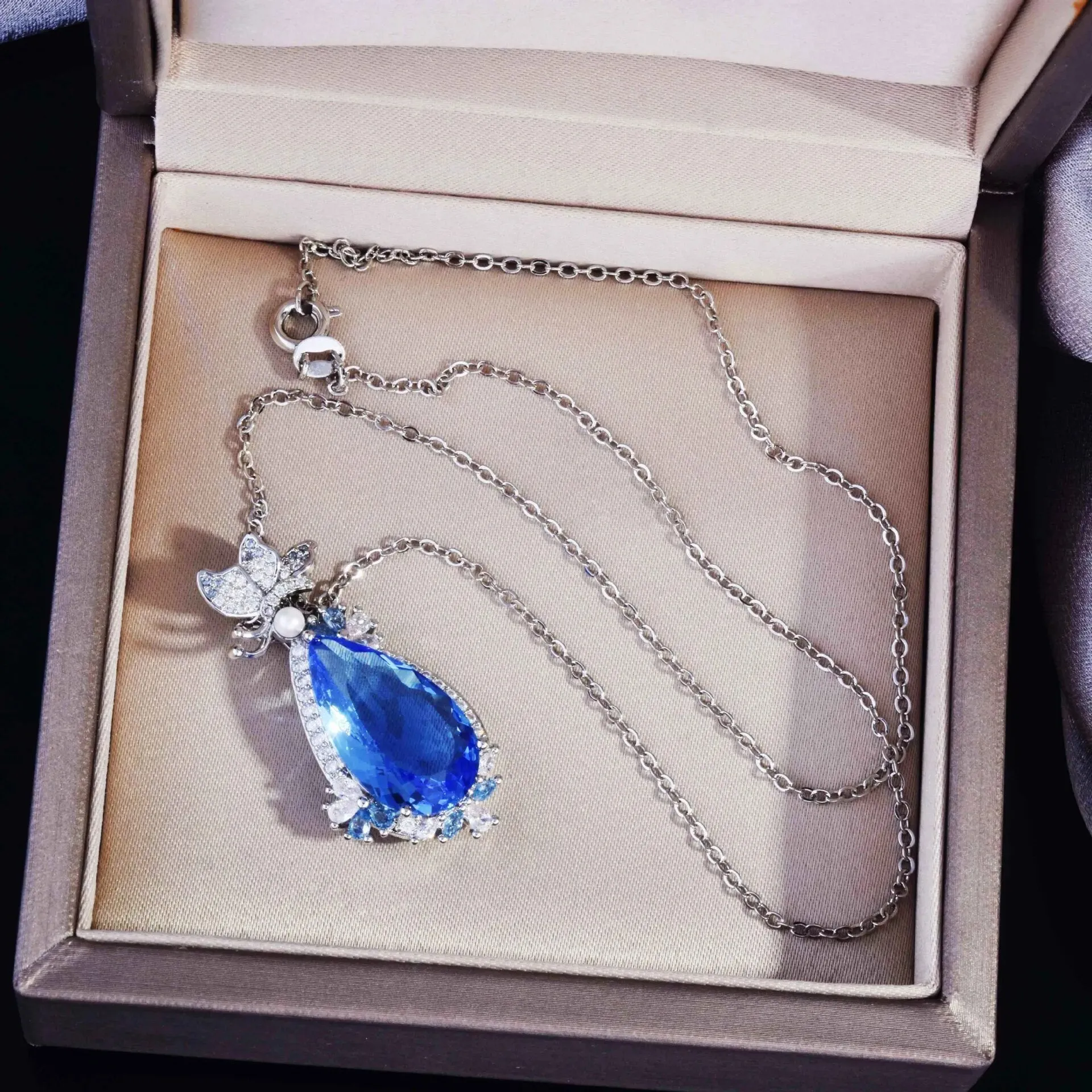 Luxury New Design Water Drop Imitate Sapphires Blue Stone Butterfly Pendant Necklace For Women