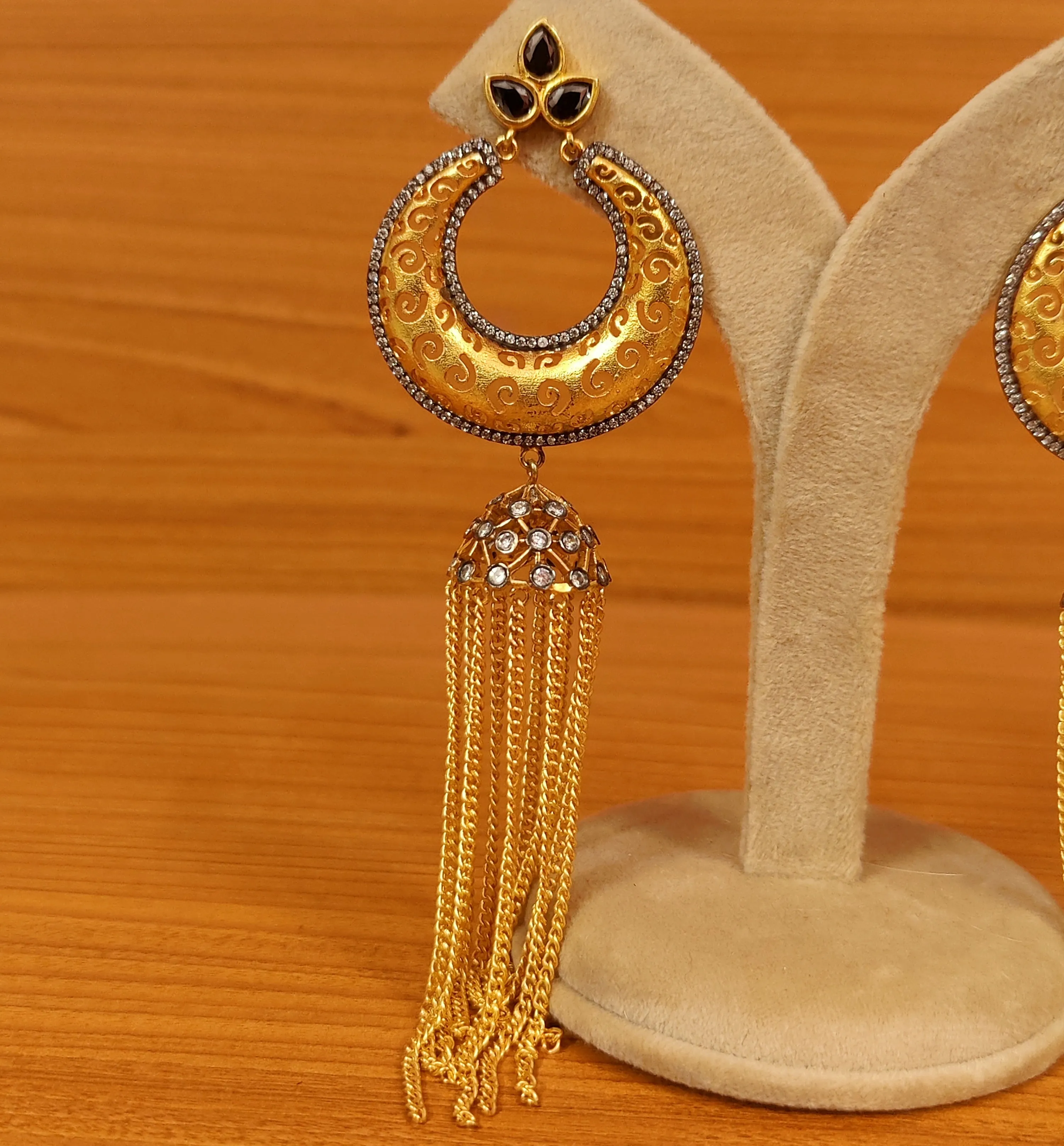 MATT GOLD LOOK VICTORIAN FINISH CHAIN DANGLERS