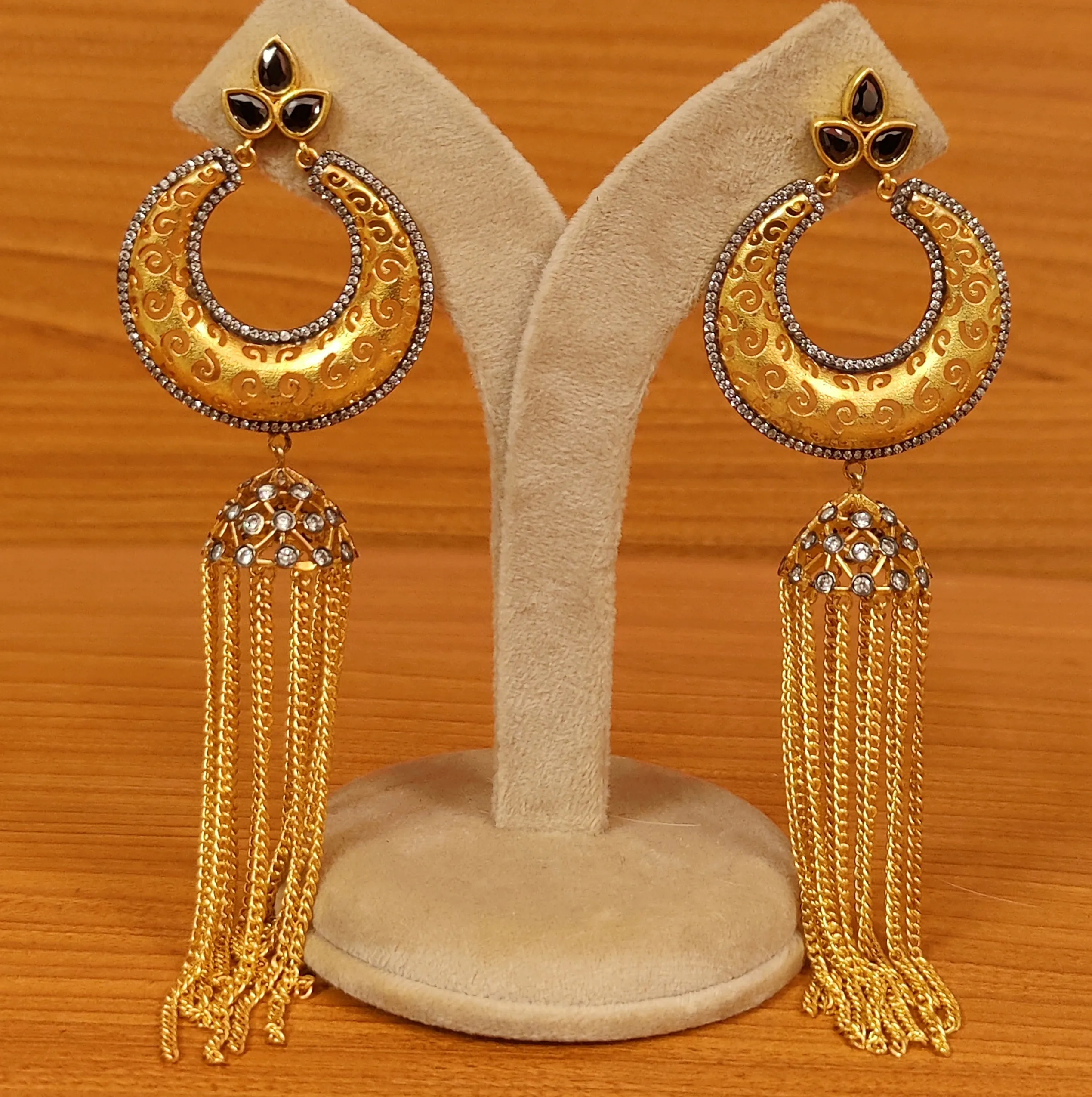MATT GOLD LOOK VICTORIAN FINISH CHAIN DANGLERS