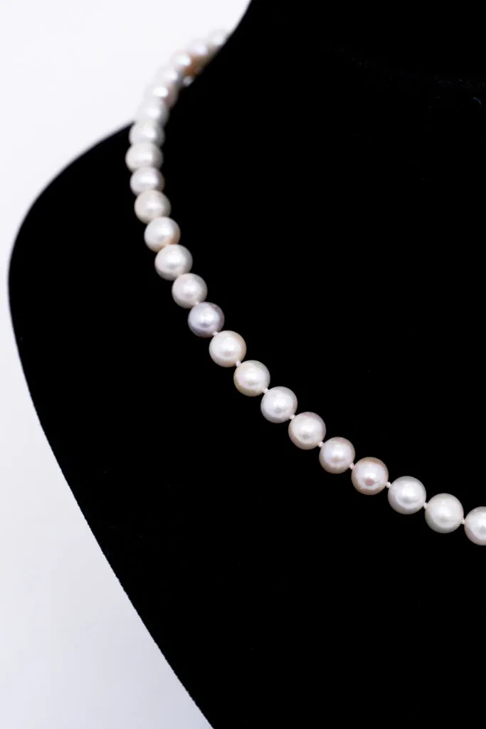 Medium Round White Pearl Necklace
