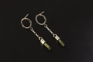 Raw Gem Green Tourmaline Jewel - 925 Sterling Silver Box Chain Stud Earring - Hammered Textured & Shiny Finish Oval