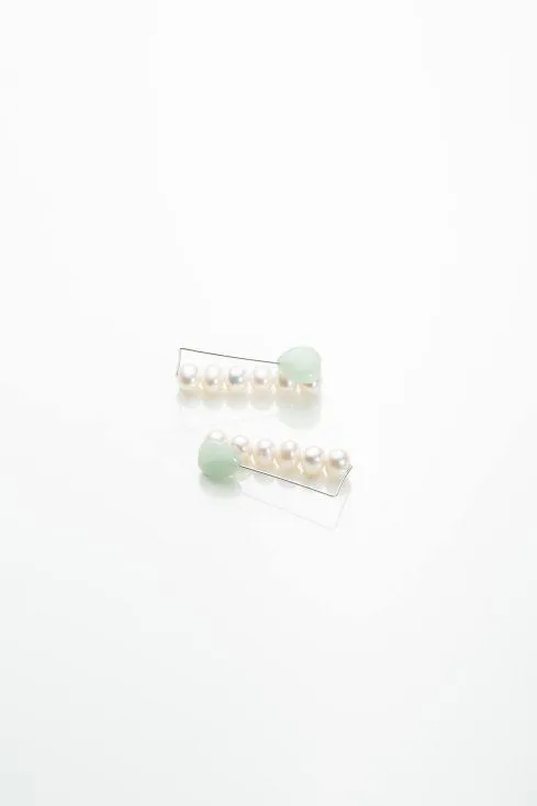 Reversible ear clip aventurine x white circle