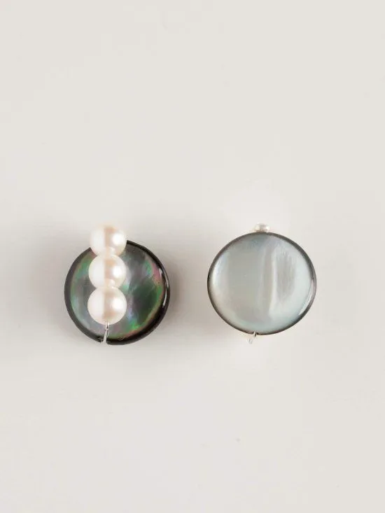 Reversible ear clip black butterfly shell