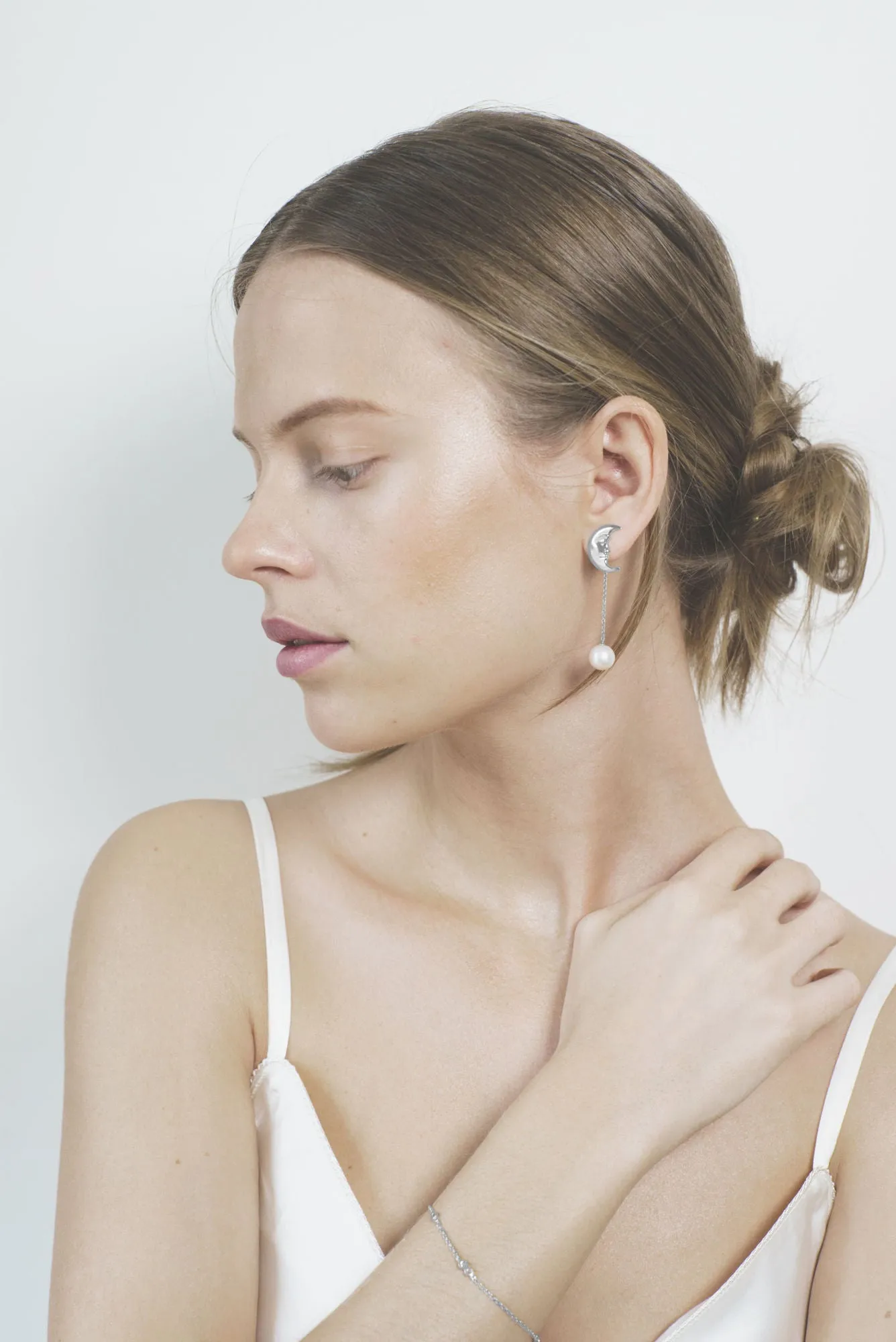 The Lovers Backdrop Silver Earrings w. Pearl