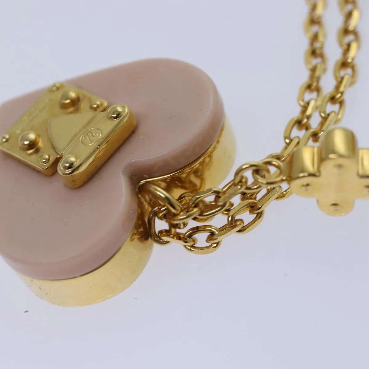 Trendy Inspired Louis Vuitton Pandantif Rock Me Necklace Necklace Metal Gold Pink Lv Auth 87373