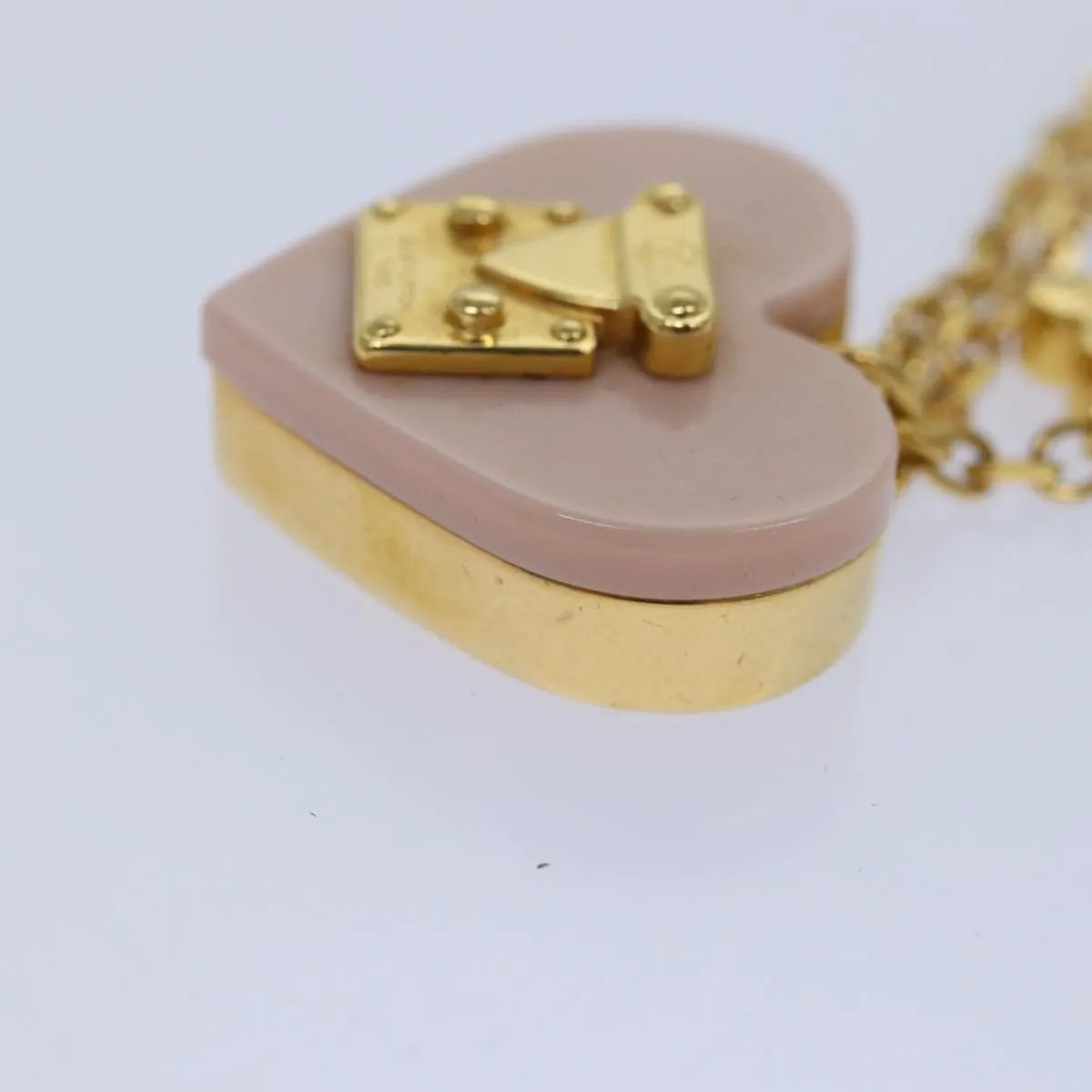 Trendy Inspired Louis Vuitton Pandantif Rock Me Necklace Necklace Metal Gold Pink Lv Auth 87373