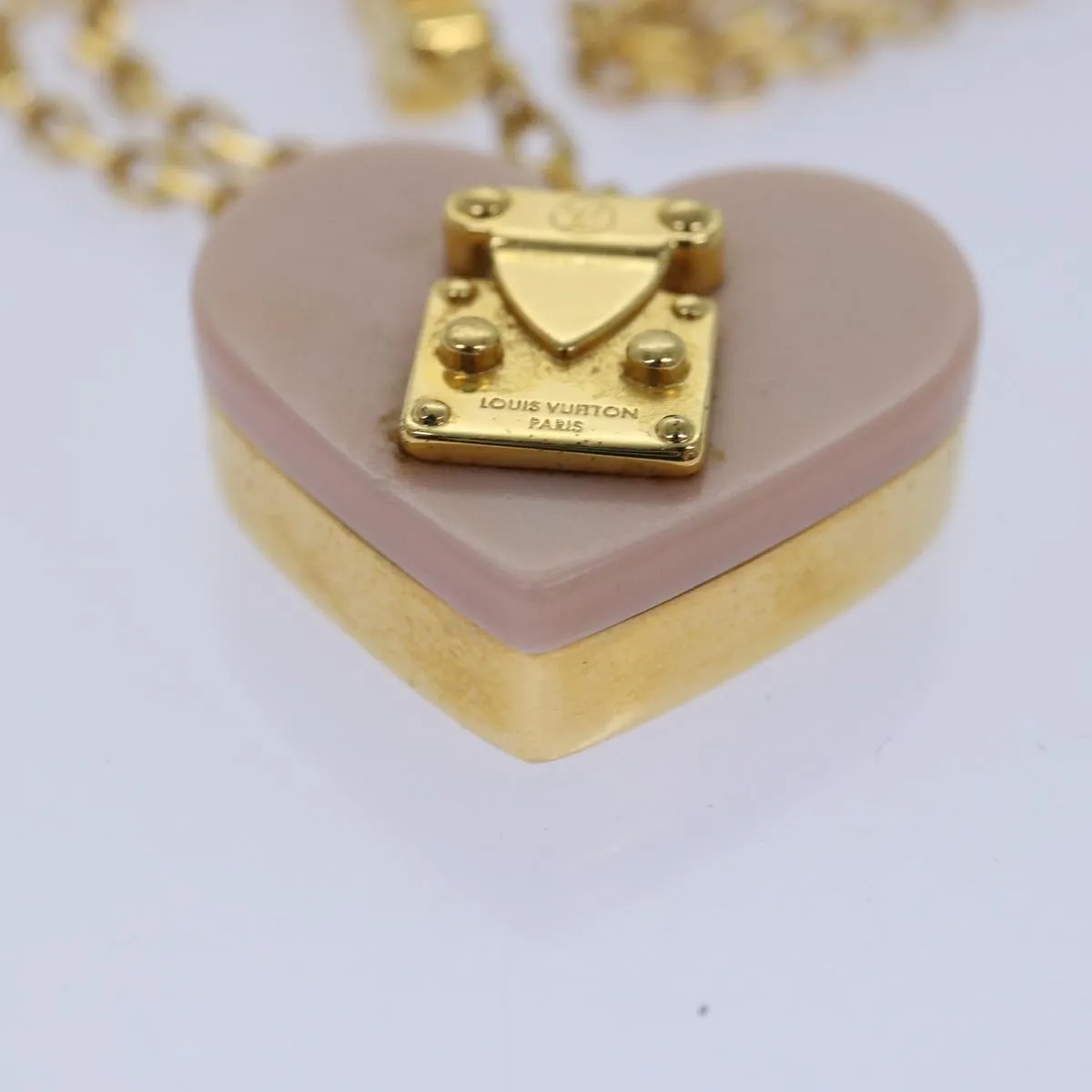 Trendy Inspired Louis Vuitton Pandantif Rock Me Necklace Necklace Metal Gold Pink Lv Auth 87373