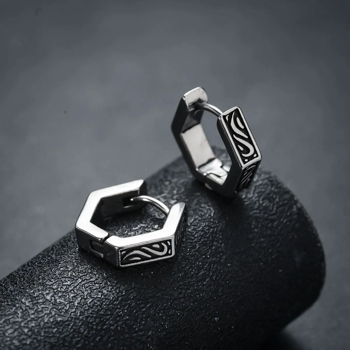 Unisex Lucky Cloud Hoop Earrings – Geometric Hexagon Design Jewelry